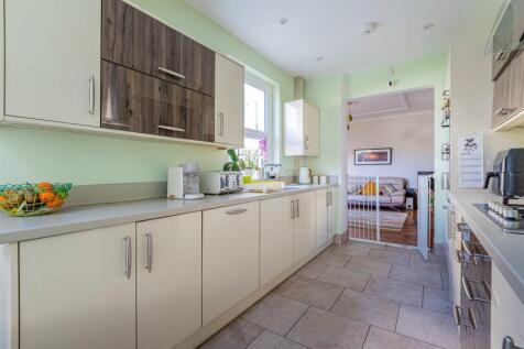 Llwyn Y Grant Place 11-11.jpg