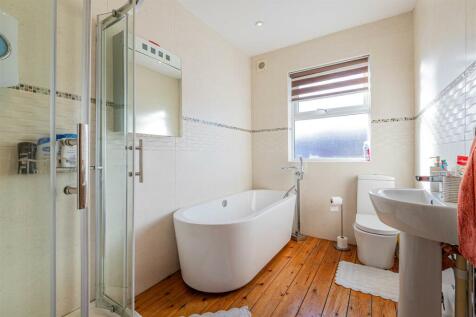 Llwyn Y Grant Place 11-17.jpg