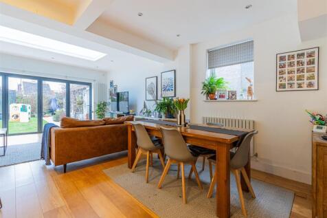Earls Court Road 51-27.jpg