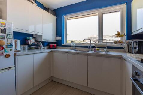 Carisbrooke Way 15B (8 of 20).jpg