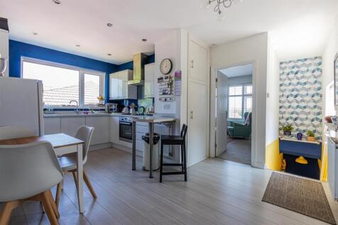 Carisbrooke Way 15B (6 of 20).jpg