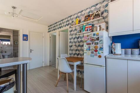 Carisbrooke Way 15B (10 of 20).jpg