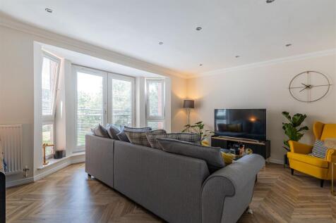 Halliard Court 49-1.jpg