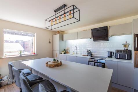 Henke Court 130-9.jpg