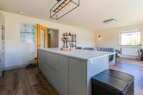 Henke Court 130-11.jpg