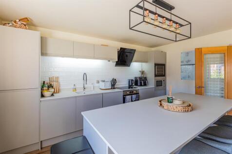 Henke Court 130-10.jpg