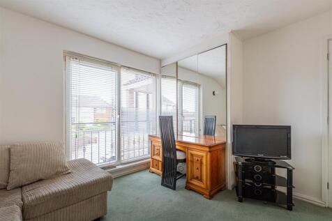 Deepdale Close 8-12.jpg
