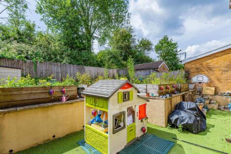 Mountbatten Close 6-10.jpg