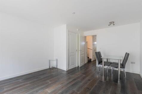 George Crescent 34-18.jpg