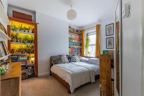 Strathnairn Street 119-15.jpg