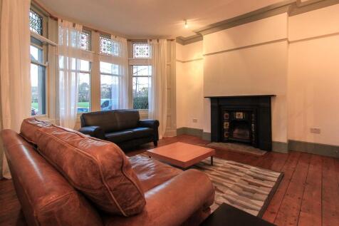 1, 36 Ninian Road LR (3 of 17).jpg