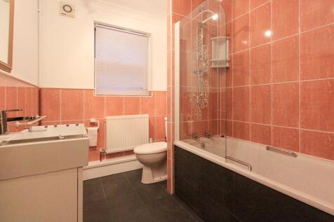 1, 36 Ninian Road LR (11 of 17).jpg