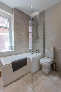 Bryngwyn Road US Bathroom (1).jpg