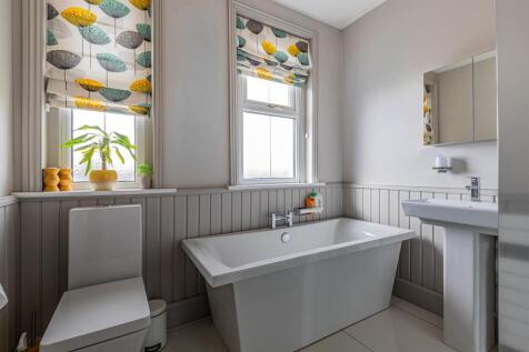42 Bathroom-1.jpg