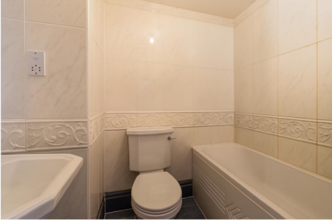 F5BC392B-9E2D-4509-A9AE-707060BF5F17 bathroom.PNG
