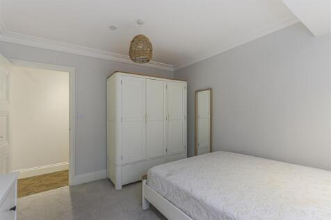 Albany Road 245, 2-2.jpg