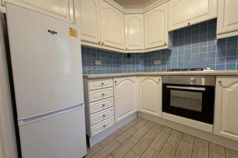 24 melrose kitche.jpg