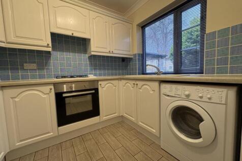 24 melrose kitchen.jpg