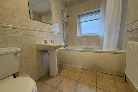 24 melrose bathroom 2.jpg