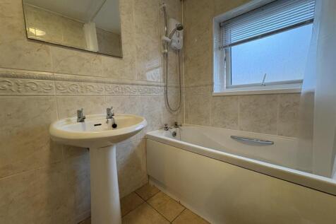 24 melrose bathroom.jpg