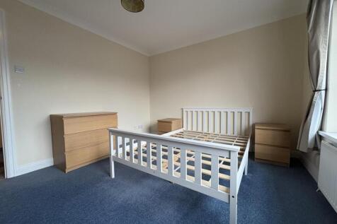 24 melrose bedroom main 2.jpg