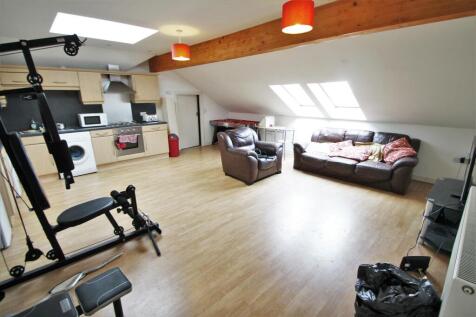 Lounge / Kitchen