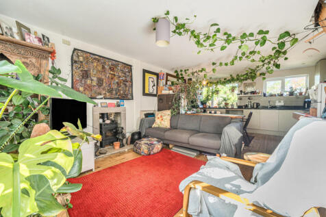 1372559-2-68fb595...