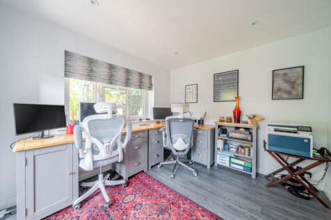 1359512-8-68daa46...