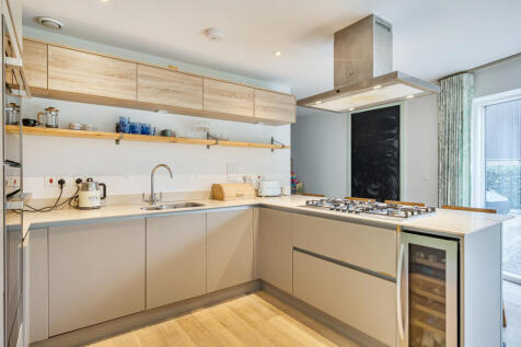 1362806-7-68efb3f...