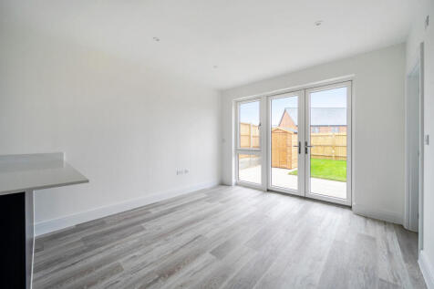 1369887-4-68ef8a4...