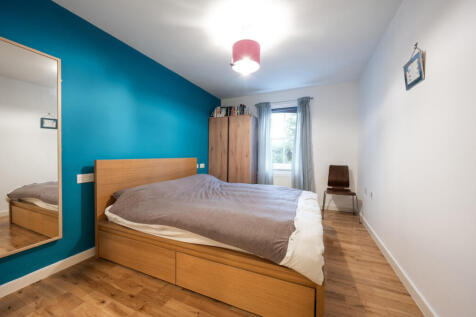 1377364-18-691220...