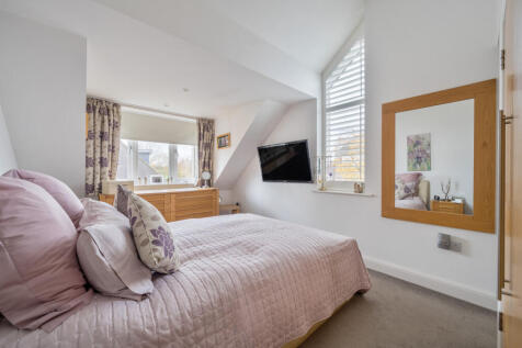 1373460-10-6904b4...