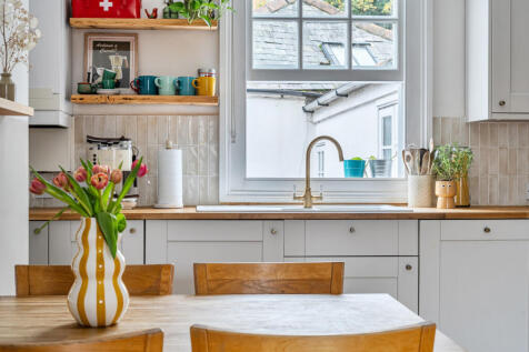 1372139-9-690b5c8...