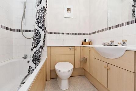 2877-20180205080203-cadiz-st-bathsf