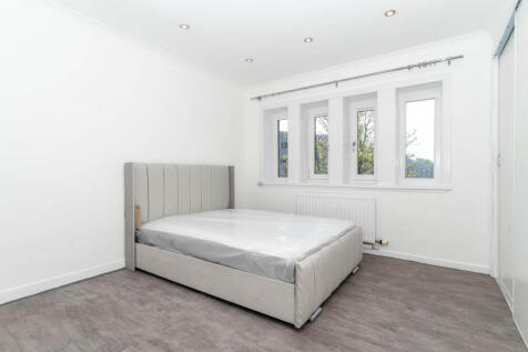 Waterfoot ¿ bedroom2