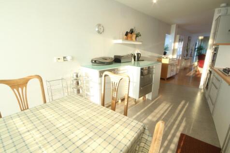 3090-20180530101438-05-Ascot-Court-5-Flat-3.1-d-