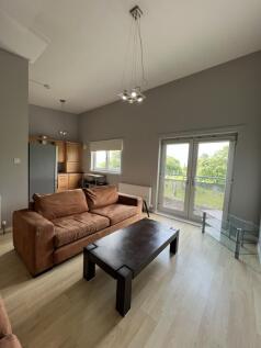 livingroom into kitchen