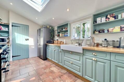 Kitchen 2.jpeg
