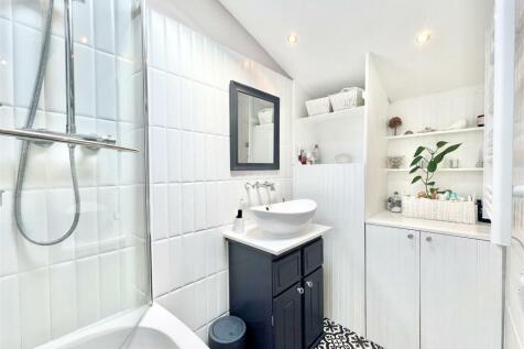 Bathroom 1.jpeg