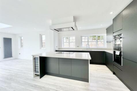 Kitchen 1.jpeg