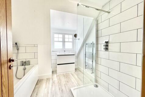 Family Bathroom.jpeg
