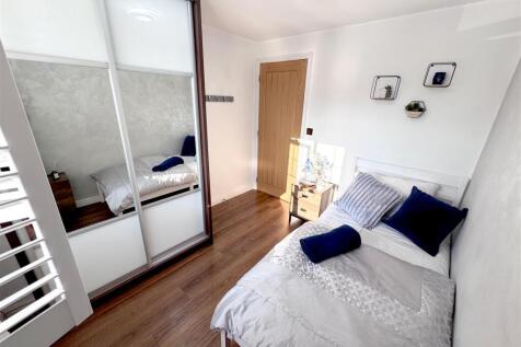 Bedroom_4.jpg