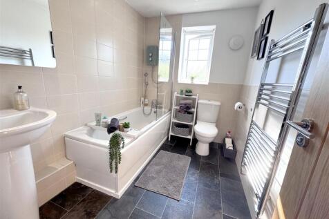 Main_Bath_1.jpg