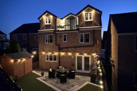 house_rear_night_1.jpg