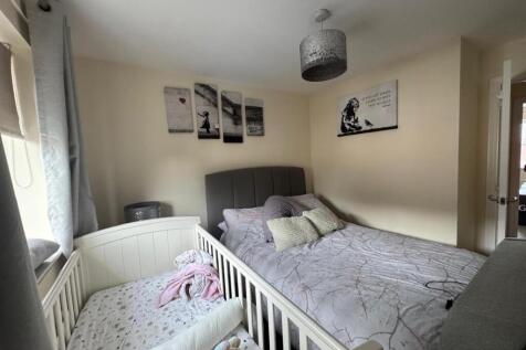 Bedroom 1.jpg