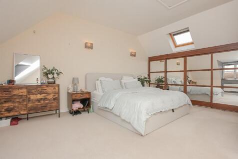 Bedroom 1.jpg