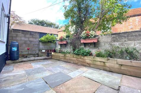 courtyard-f6ec-8a76-_64c4-48d5-240e-5f84-a3ae-0b64