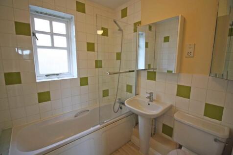 20 exe close bathroom.jpeg