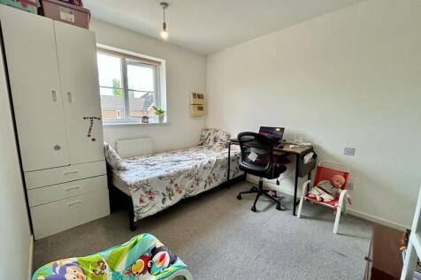 Bed-2_1109-9d3e-2808-40ab-8380-6b27-b637-344d_2024