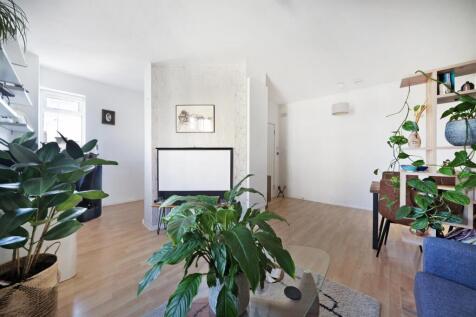 Reception Room/Dining Room